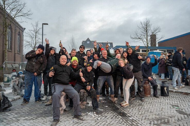 In beeld: 103 melkbussen bij recordpoging, oudjaarsdag verloopt rustig in Kampen en IJsselmuiden