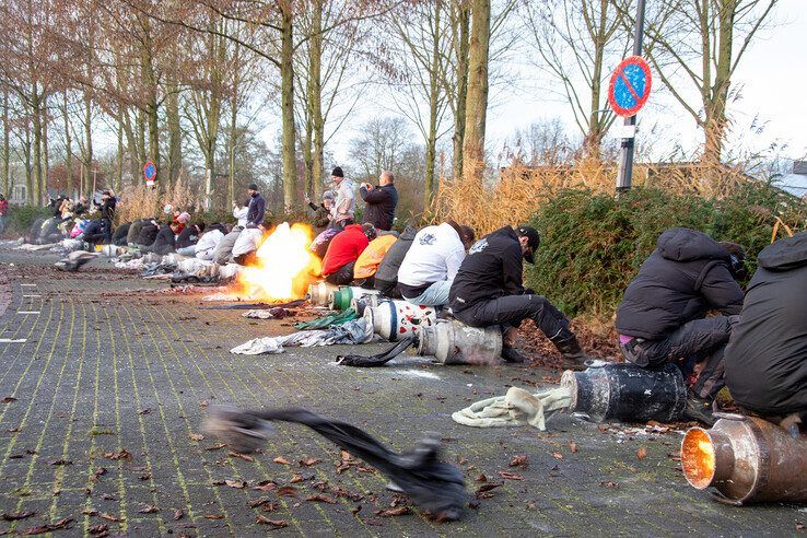 In beeld: 103 melkbussen bij recordpoging, oudjaarsdag verloopt rustig in Kampen en IJsselmuiden