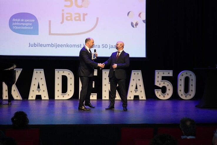 Zwolse burgemeester reikt Koninklijke Erepenning uit aan Kadera voor aanpak huiselijk geweld