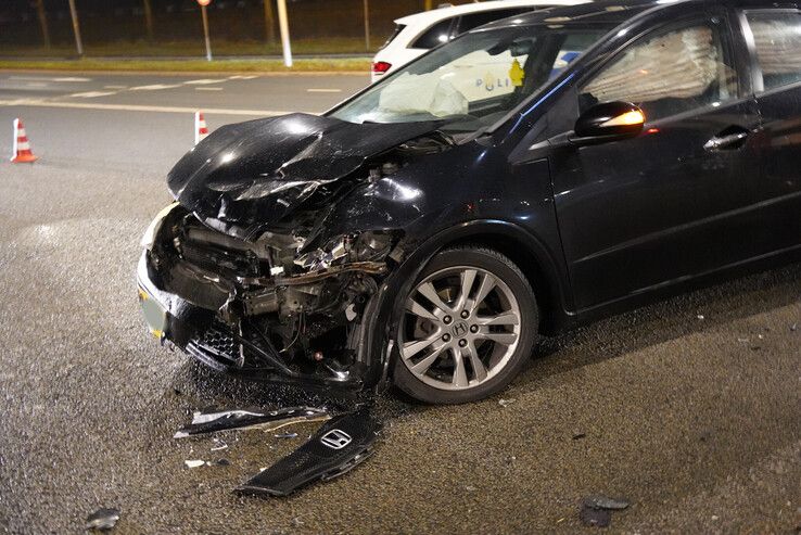 Forse schade bij botsing op kruising Hasselterweg in Zwolle