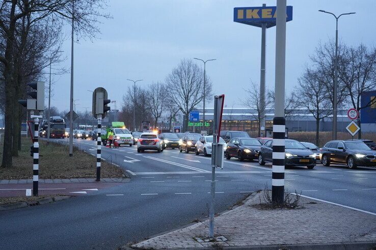 Aanrijding op kruising Nieuwleusenerdijk zorgt voor flinke hinder in Zwolle