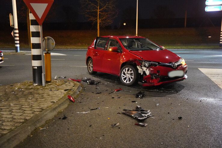 Forse schade bij botsing op kruising Hasselterweg in Zwolle