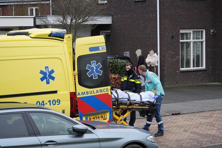 Man na incident op dak woning opgevangen in Zwolle