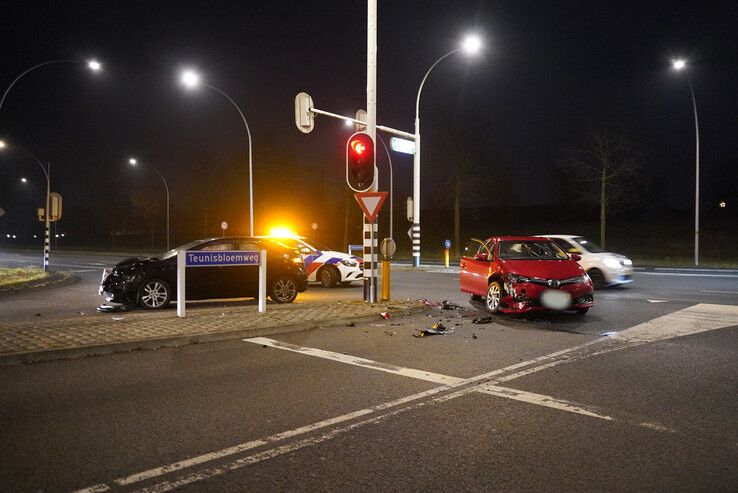 Forse schade bij botsing op kruising Hasselterweg in Zwolle