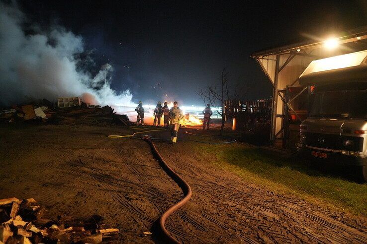 Brandgerucht langs N377 bij Zwolle blijkt uit de hand gelopen kampvuur