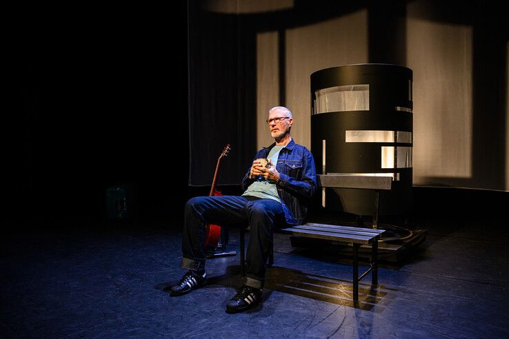 Eric Corton met solovoorstelling ‘Pa’ in Stadsgehoorzaal Kampen