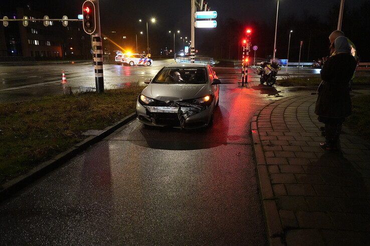 Flinke ravage na aanrijding op kruising Ceintuurbaan in Zwolle