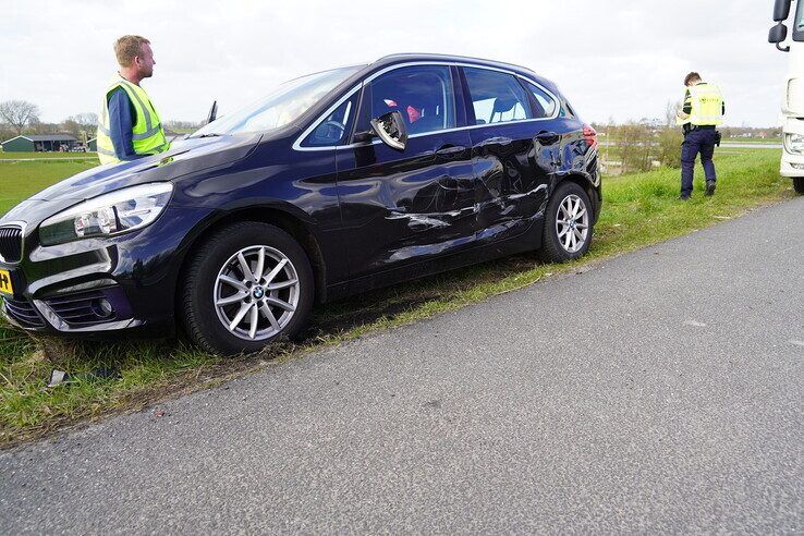 Botsing met vrachtwagen zorgt voor vertraging op A28