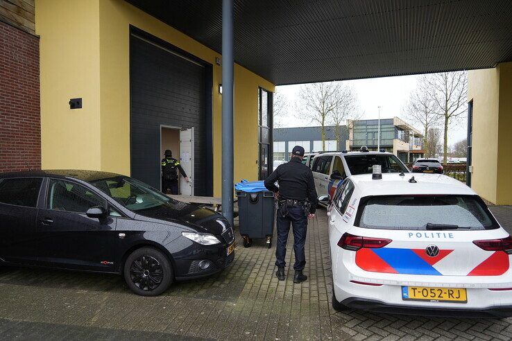 Politie doet inval in pand op bedrijventerrein Marslanden in Zwolle, man aangehouden