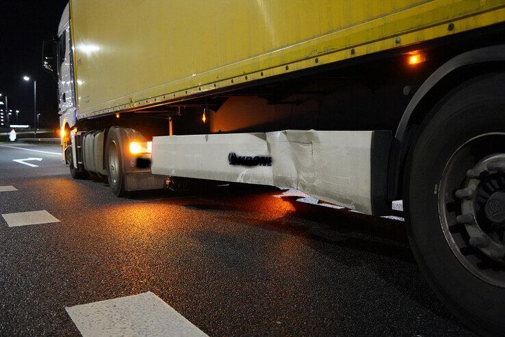 Auto met moeder en twee kinderen betrokken bij ongeval met vrachtwagen op A28 bij Zwolle