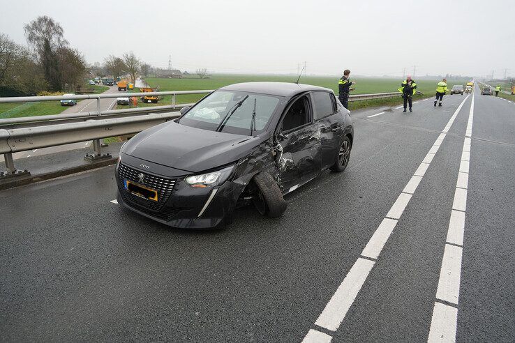 Frontale botsing op viaduct N331, niemand gewond