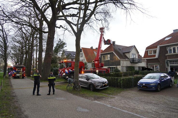 Schoorsteenbrand zorgt voor opschaling naar middelbrand aan Wipstrikkerallee