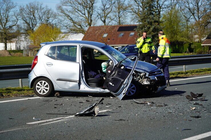 Moedereend komt om bij ongeval op N35 bij Zwolle
