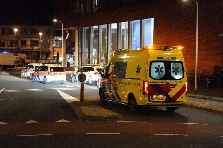 Steekincident in appartement boven winkelcentrum Zwolle-Zuid: één gewonde, verdachte aangehouden