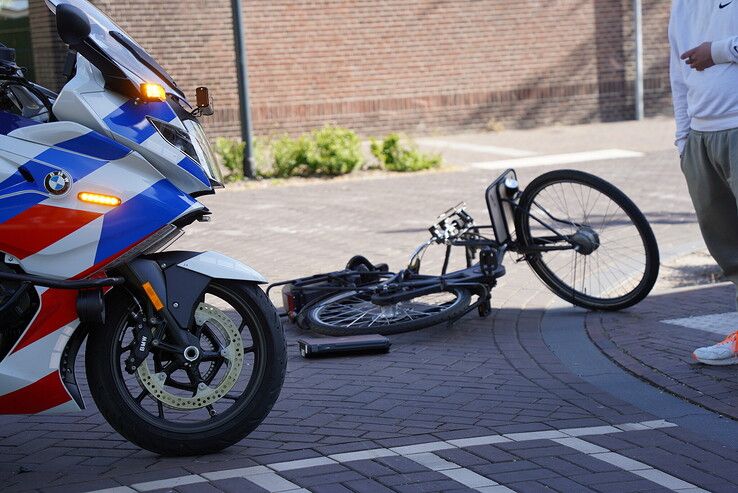 Fietser naar ziekenhuis na aanrijding in Zwolle