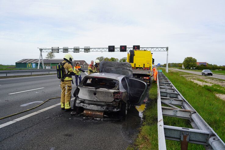 Auto uitgebrand op A28 tussen Zwolle en Lichtmis
