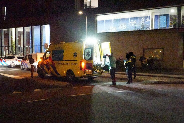 Steekincident in appartement boven winkelcentrum Zwolle-Zuid: één gewonde, verdachte aangehouden
