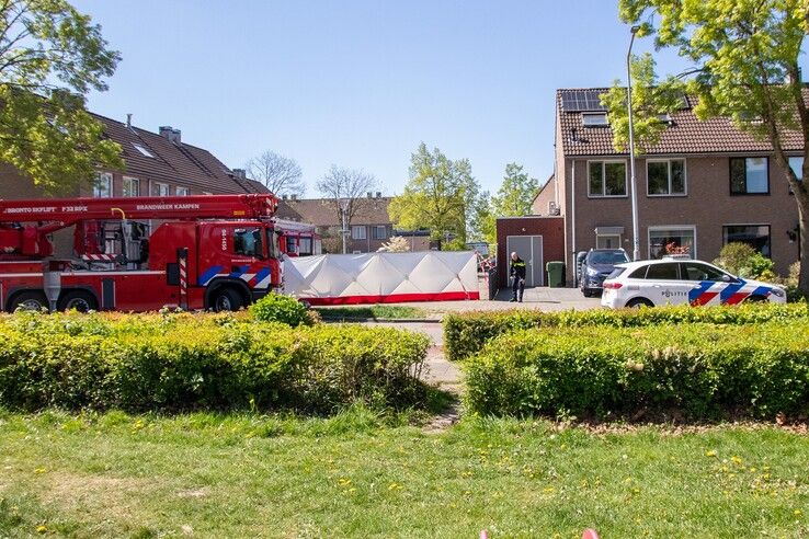 Overleden persoon aangetroffen in auto aan de Paardebloem in Kampen