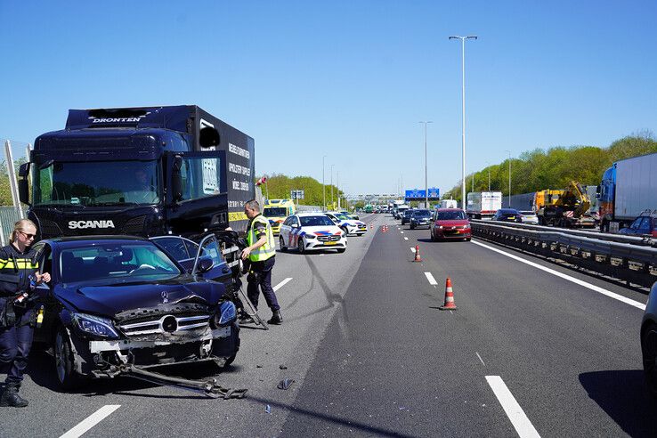 Botsing op A28 bij oprit IJsselbrug, geen gewonden