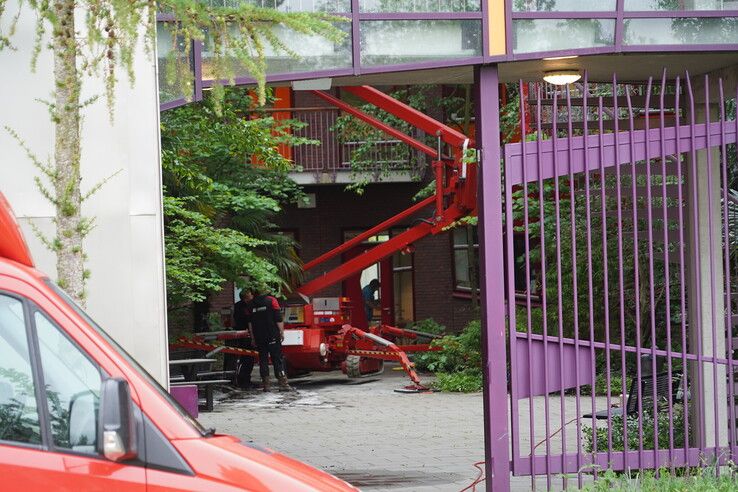 Kort incident met hoogwerker bij Isala snel onder controle