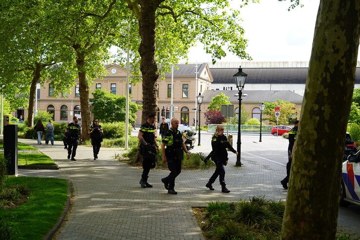 Veel politie op station Zwolle na melding uit trein