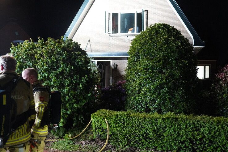 Woning tijdelijk onbewoonbaar na felle keukenbrand aan Veronicaweg in Zwolle