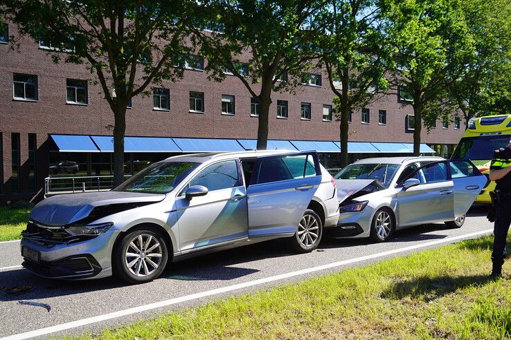 Vier auto’s betrokken bij kop-staartbotsing op de IJsselallee