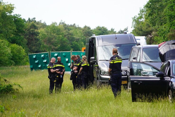 Politieonderzoek na vondst overleden persoon langs A28 bij Wezep