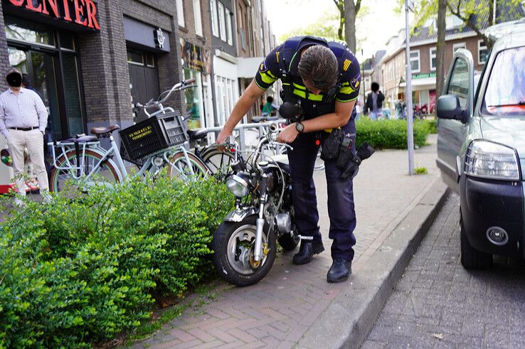 Aanrijding tussen auto en brommer