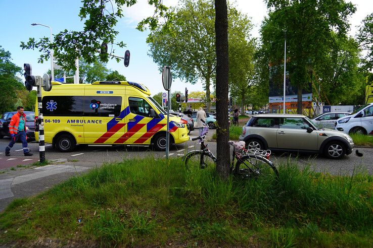 Fietser gewond bij botsing op Bisschop Willebrandlaan