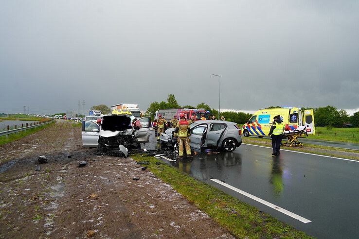 Ernstige frontale botsing op N340 bij Zwolle tijdens hagelbui
