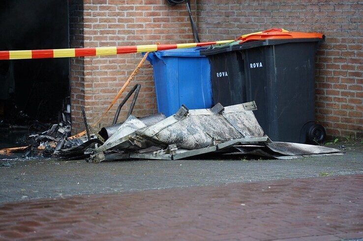 Garage onder woning zwaar beschadigd door brand
