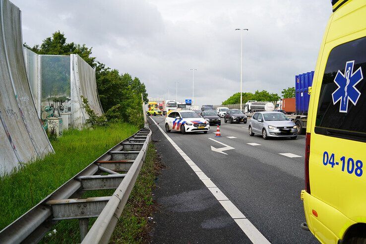 Vertraging op A28 na botsing met drie voertuigen bij Zwolle