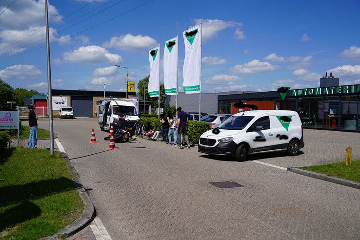 Motorrijder komt ten val bij aanrijding op industrieterrein in Zwolle
