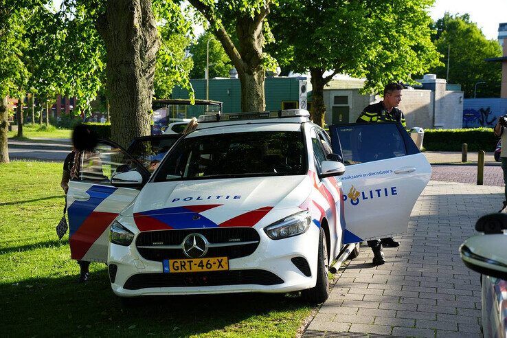 Politie grijpt in bij onrustige situatie op Bachplein in Zwolle