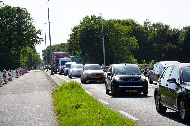 Kop-staartaanrijding veroorzaakt flinke file op Kranenburgweg in Zwolle