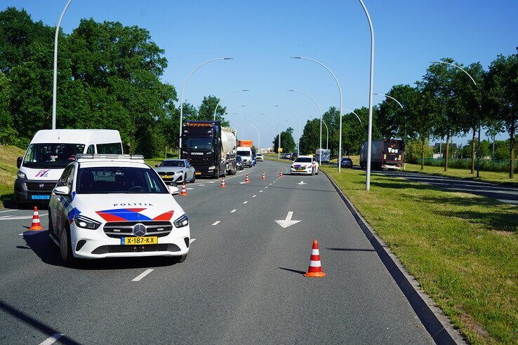 Forse schade en verkeershinder na kop-staartbotsing op de Hasselterweg