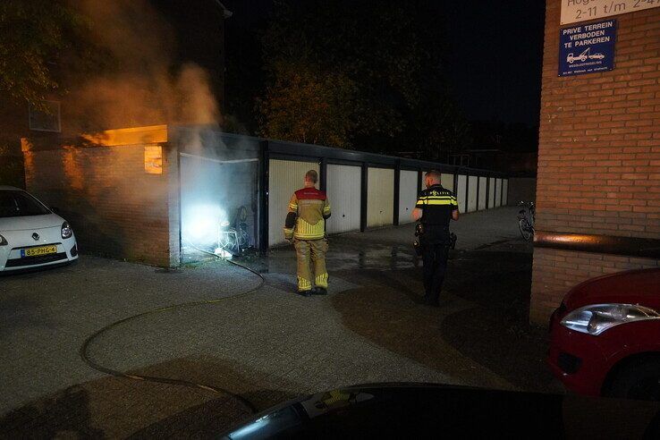 Brand in garagebox aan Hogenkampsweg snel onder controle gebracht