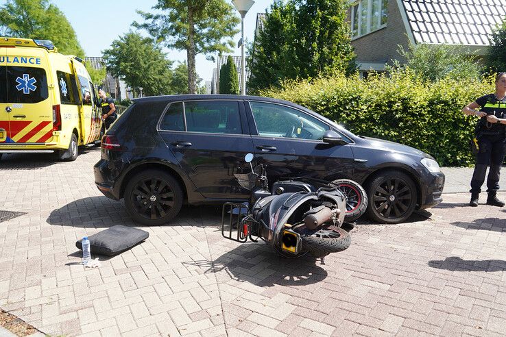 Scooterrijder gewond na aanrijding met auto in Stadshagen