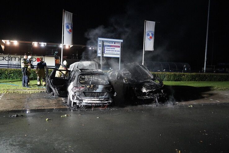 Twee auto’s uitgebrand op parkeerterrein Hockeyclub Zwolle