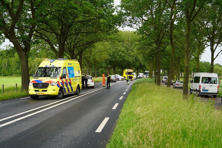 Auto zwaar beschadigd na ongeval op Wijheseweg