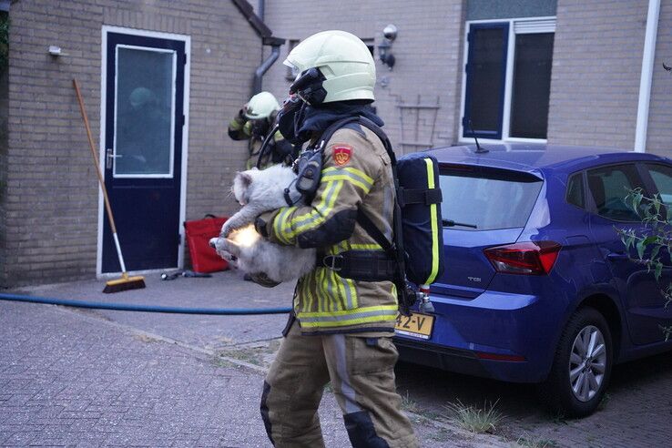 Brandweer blust woningbrand aan de Walstroweg in Zwolle