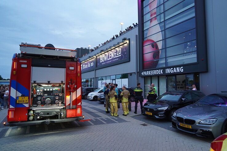 Meer dan honderd bezoekers tijdelijk geëvacueerd na brandmelding bij Zwols entertainmentcentrum