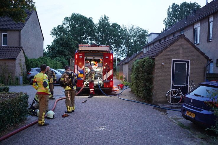 Brandweer blust woningbrand aan de Walstroweg in Zwolle