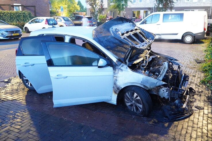 Auto door brand volledig verwoest aan de Gruttersmolen