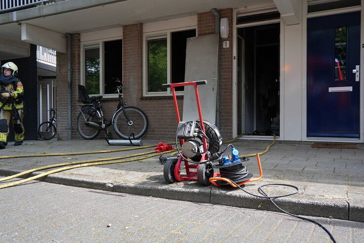 Rook uit woning aan Pelmolenstraat: brand ontdekt door alerte buurman