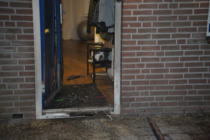 Mogelijk explosief bij woning