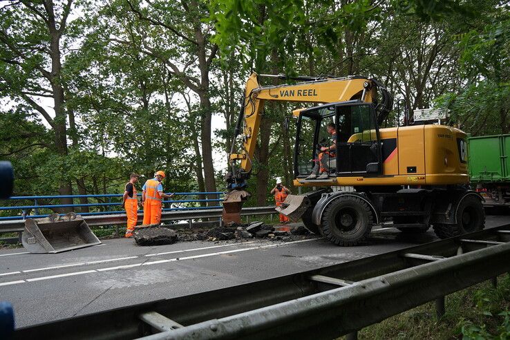N35 tussen Raalte en Zwolle afgesloten door grote verzakking bij Ganzenpanbrug