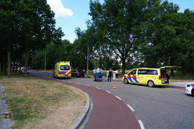 Fietser gewond bij aanrijding met auto op Dokter van Thienenweg