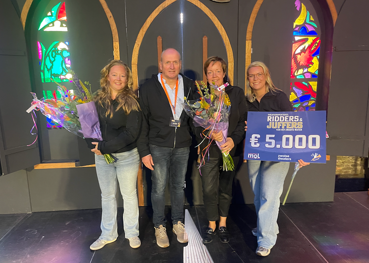 Theaterspektakel sluit af met staande ovatie én cheque van 5.000 euro